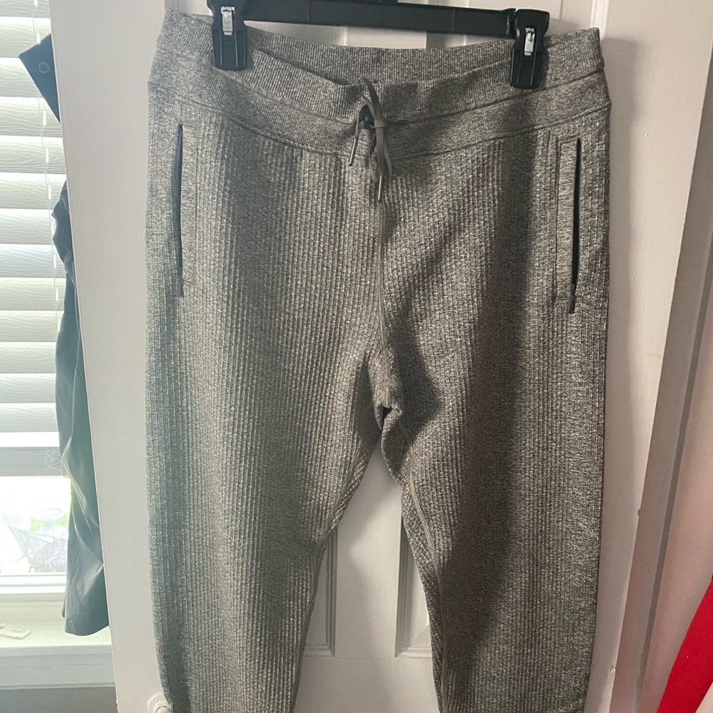 Lululemon W engineered warmth jogger, size 10